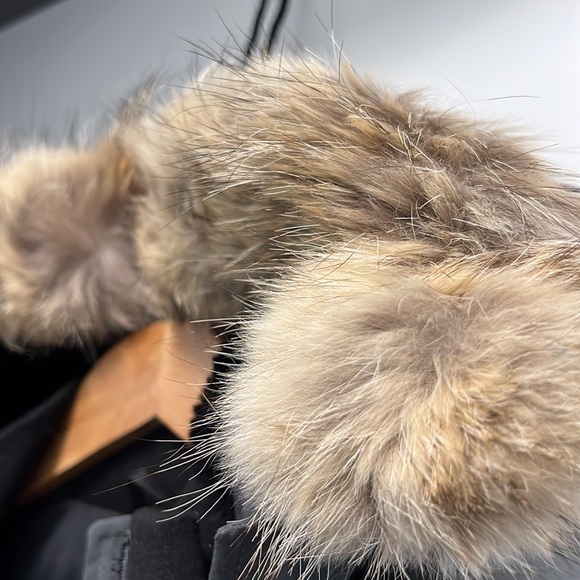 Canada Goose Kensington Parka, XXS brand new jacket with original fur trimming. - Picture 8 of 8